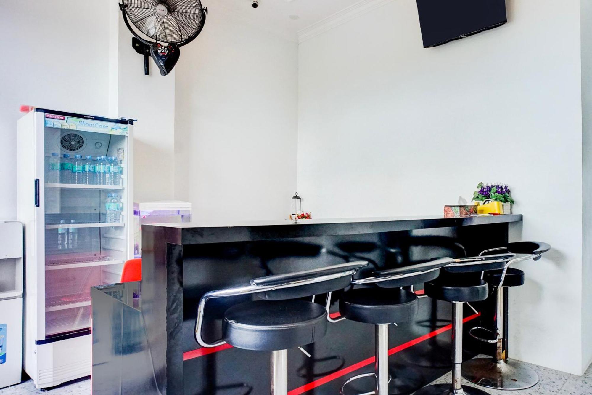 Capital O 94254 Dental Inn Банда-Ачех Екстер'єр фото