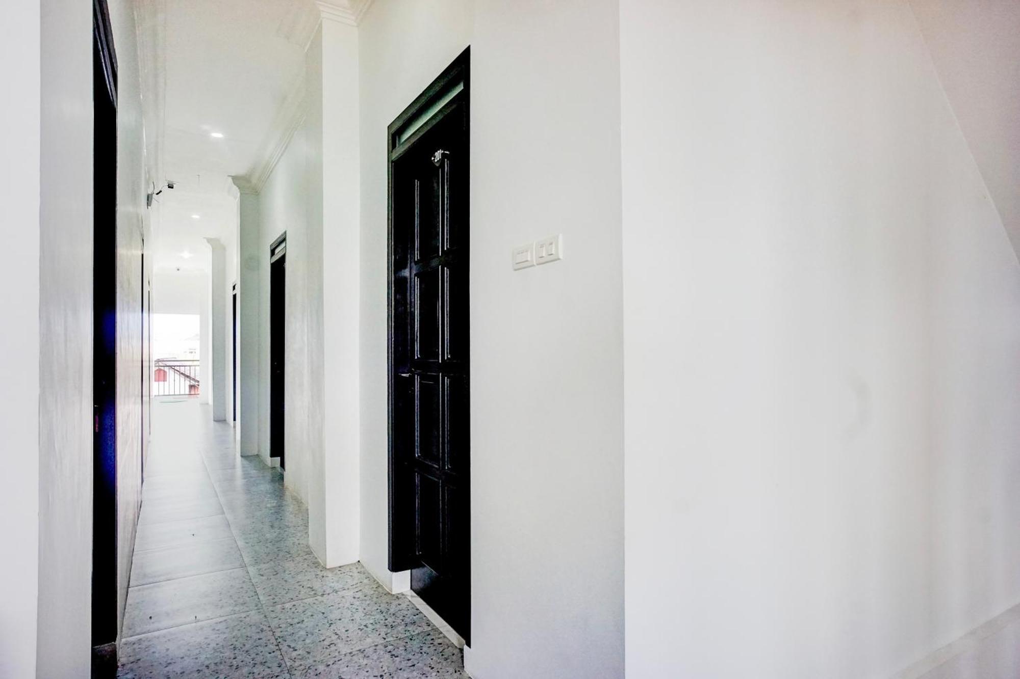 Capital O 94254 Dental Inn Банда-Ачех Екстер'єр фото